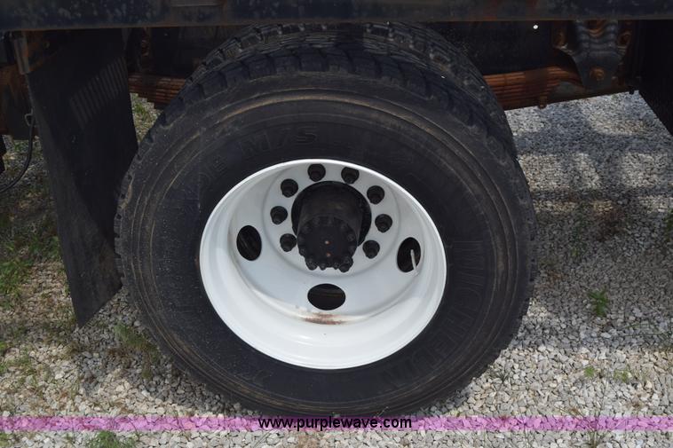 image for item I2041 1995 GMC TopKick flatbed truck