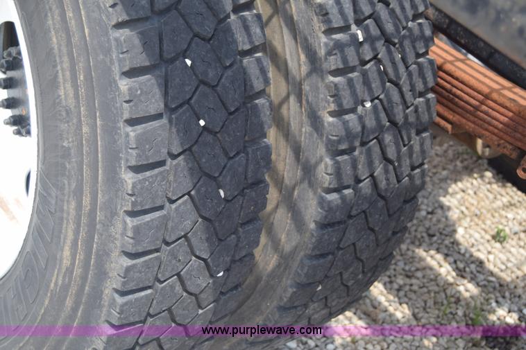 image for item I2041 1995 GMC TopKick flatbed truck