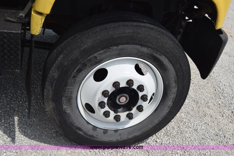 image for item I2041 1995 GMC TopKick flatbed truck