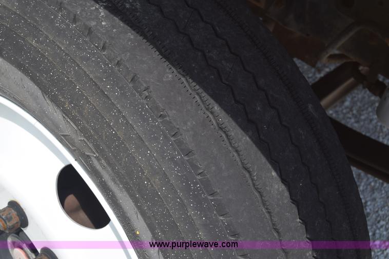 image for item I2041 1995 GMC TopKick flatbed truck