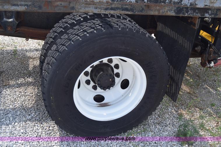 image for item I2041 1995 GMC TopKick flatbed truck