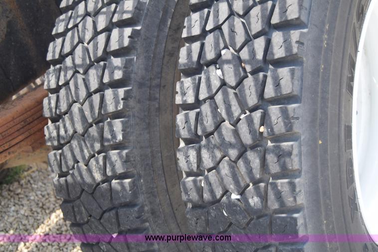 image for item I2041 1995 GMC TopKick flatbed truck