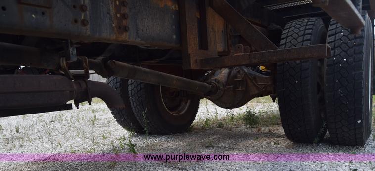 image for item I2041 1995 GMC TopKick flatbed truck