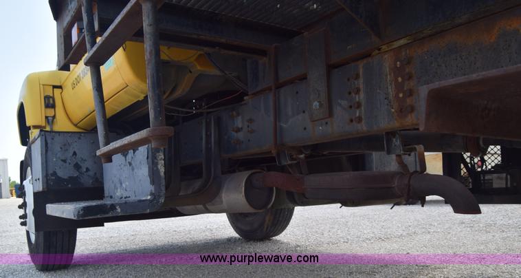 image for item I2041 1995 GMC TopKick flatbed truck