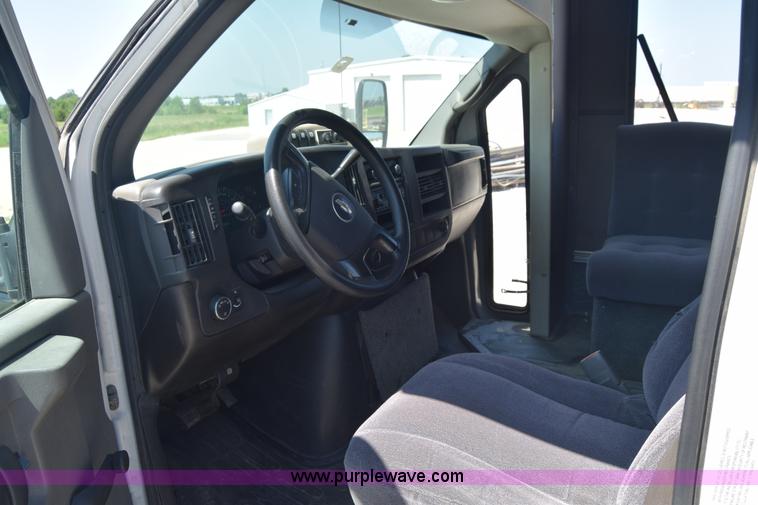 image for item I2042 2008 Chevrolet Express 3500 Cargo Champion bus