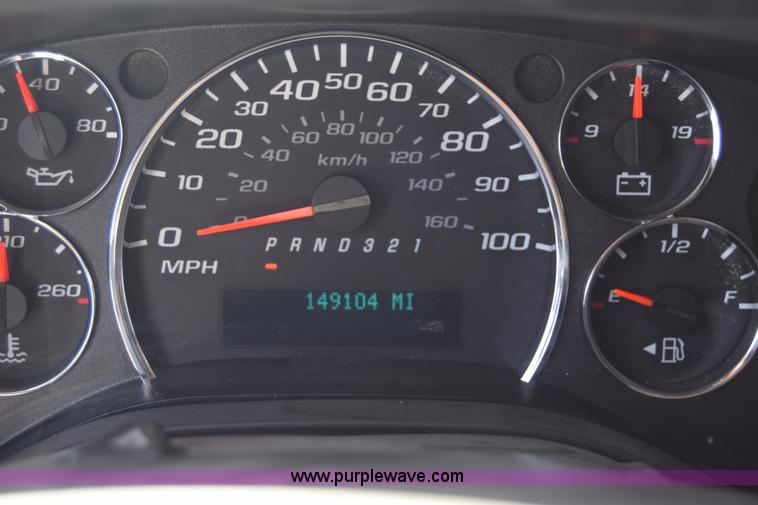 image for item I2042 2008 Chevrolet Express 3500 Cargo Champion bus