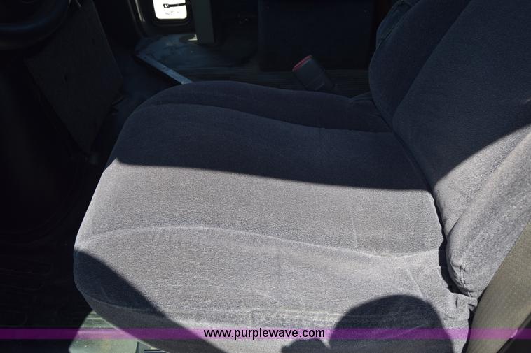 image for item I2042 2008 Chevrolet Express 3500 Cargo Champion bus