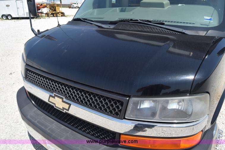 image for item I2042 2008 Chevrolet Express 3500 Cargo Champion bus