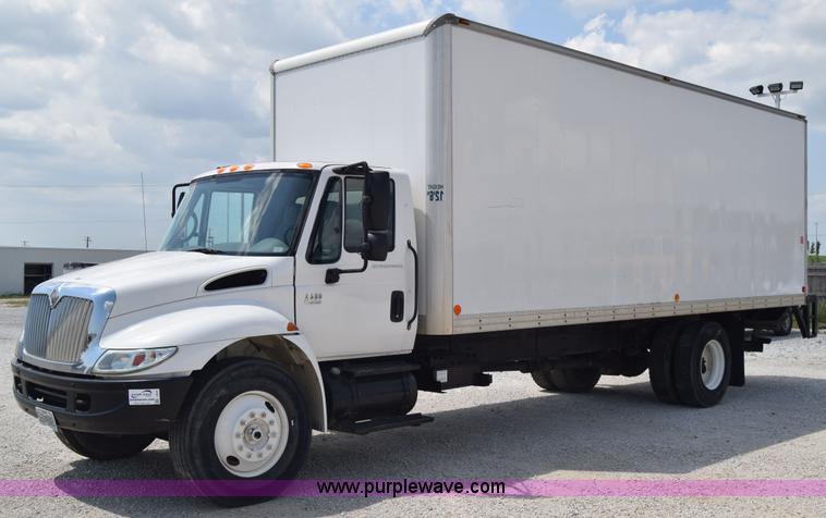 image for item I2043 2007 International DuraStar 4400 box truck