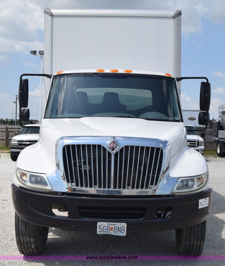 image for item I2043 2007 International DuraStar 4400 box truck
