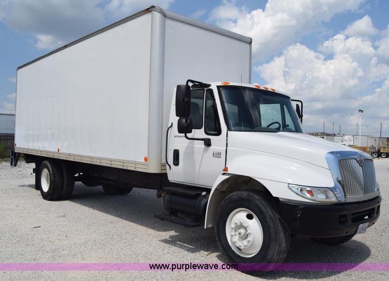 image for item I2043 2007 International DuraStar 4400 box truck