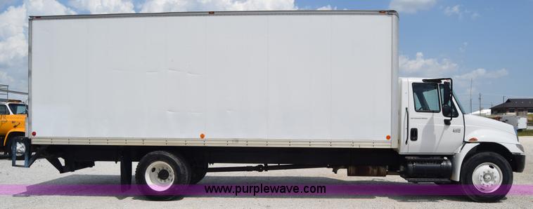 image for item I2043 2007 International DuraStar 4400 box truck
