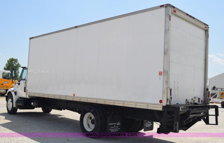 image for item I2043 2007 International DuraStar 4400 box truck
