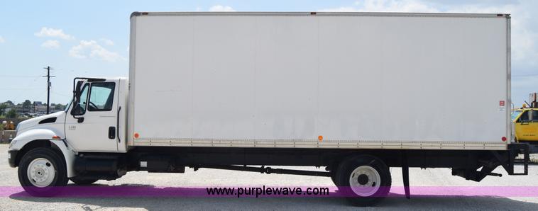 image for item I2043 2007 International DuraStar 4400 box truck