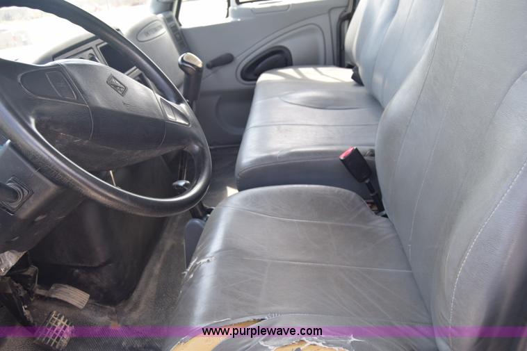 image for item I2043 2007 International DuraStar 4400 box truck