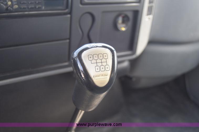 image for item I2043 2007 International DuraStar 4400 box truck