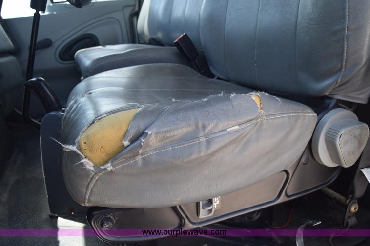 image for item I2043 2007 International DuraStar 4400 box truck