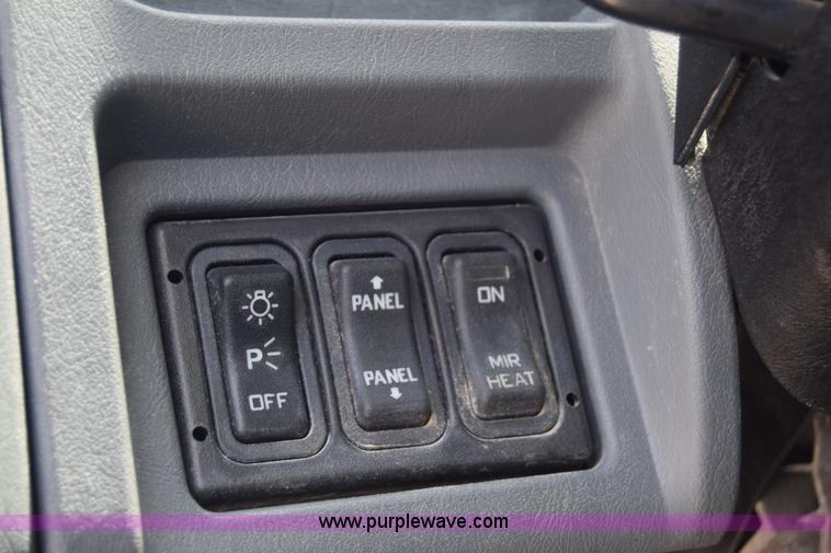 image for item I2043 2007 International DuraStar 4400 box truck