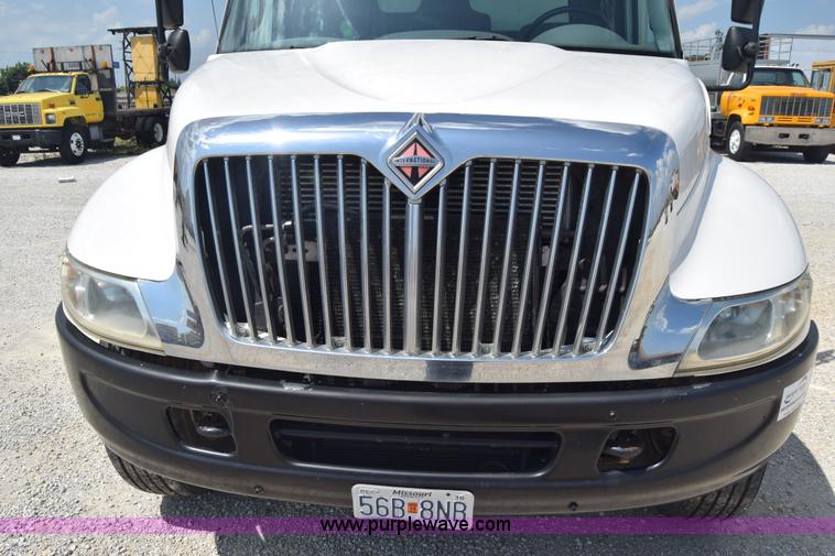 image for item I2043 2007 International DuraStar 4400 box truck