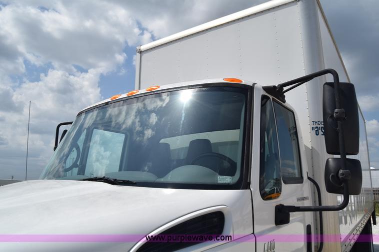 image for item I2043 2007 International DuraStar 4400 box truck
