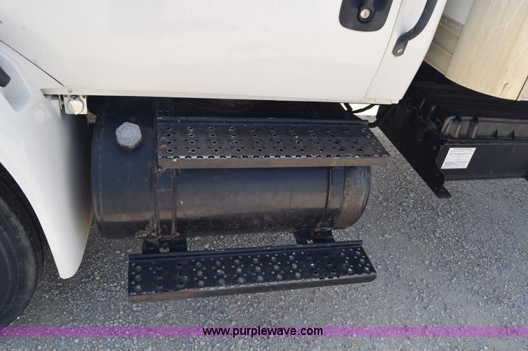 image for item I2043 2007 International DuraStar 4400 box truck