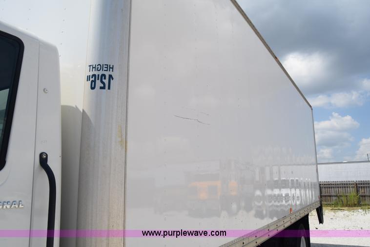 image for item I2043 2007 International DuraStar 4400 box truck