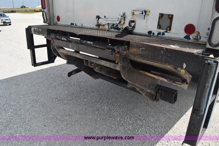 image for item I2043 2007 International DuraStar 4400 box truck
