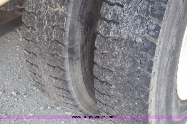 image for item I2043 2007 International DuraStar 4400 box truck