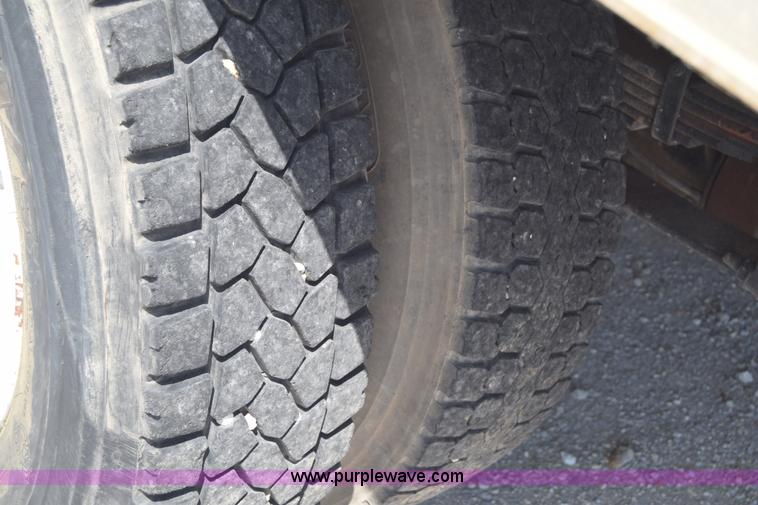 image for item I2043 2007 International DuraStar 4400 box truck