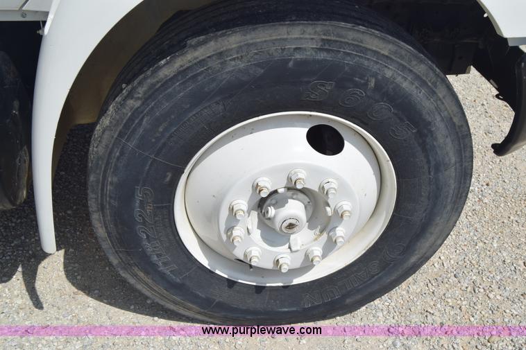 image for item I2043 2007 International DuraStar 4400 box truck