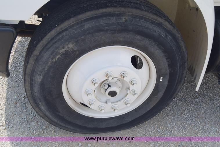 image for item I2043 2007 International DuraStar 4400 box truck