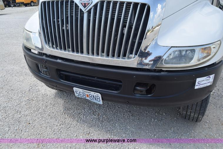 image for item I2043 2007 International DuraStar 4400 box truck