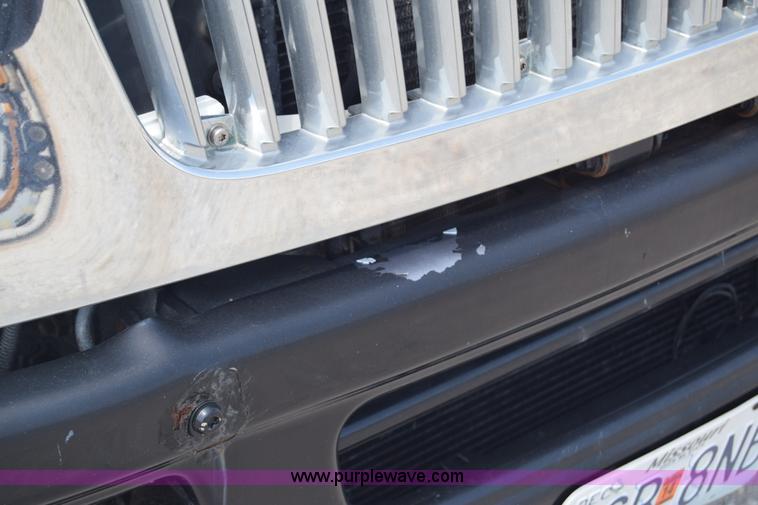 image for item I2043 2007 International DuraStar 4400 box truck