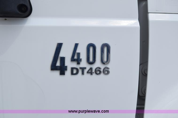image for item I2043 2007 International DuraStar 4400 box truck