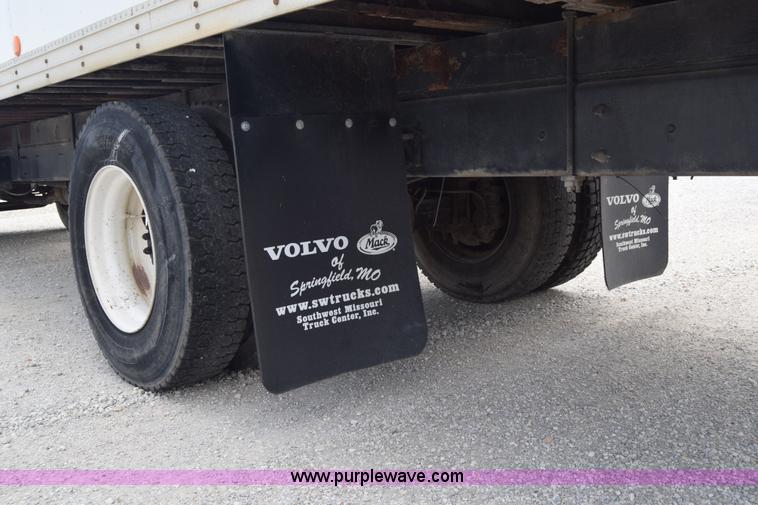 image for item I2043 2007 International DuraStar 4400 box truck