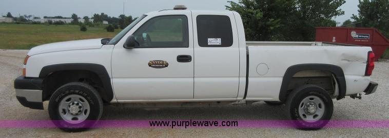 image for item I2044 2007 Chevrolet Silverado Classic 2500HD Ext. Cab pickup truck