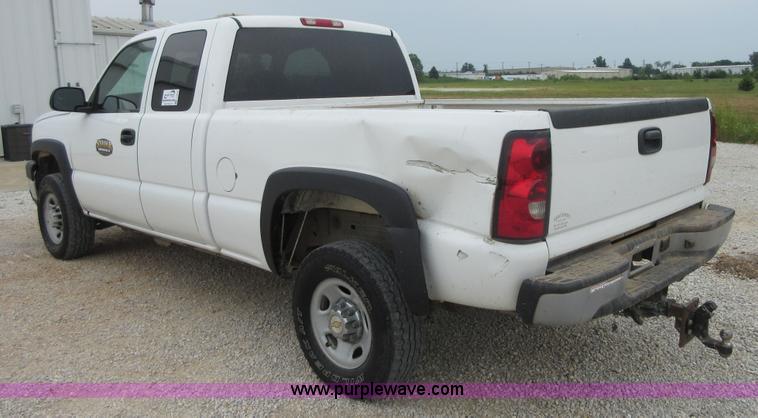 image for item I2044 2007 Chevrolet Silverado Classic 2500HD Ext. Cab pickup truck