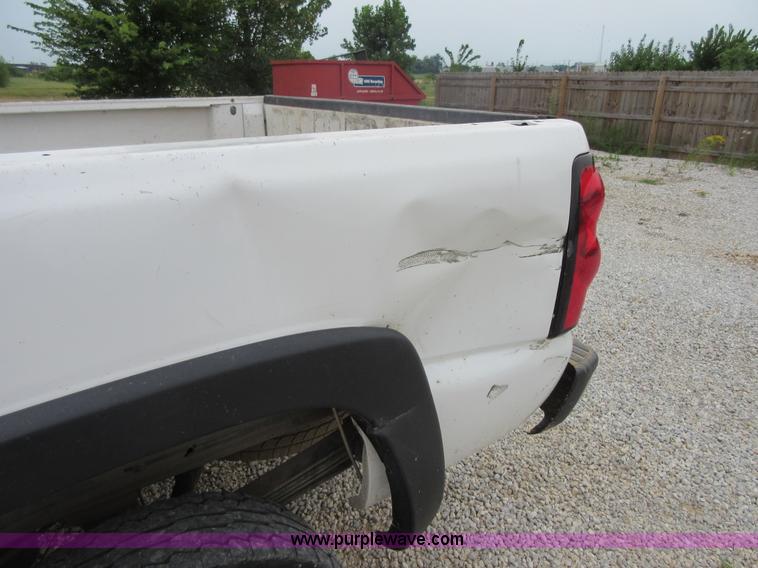 image for item I2044 2007 Chevrolet Silverado Classic 2500HD Ext. Cab pickup truck