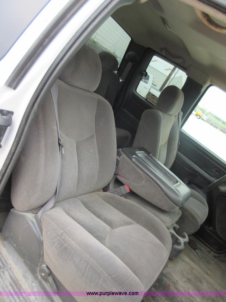 image for item I2044 2007 Chevrolet Silverado Classic 2500HD Ext. Cab pickup truck