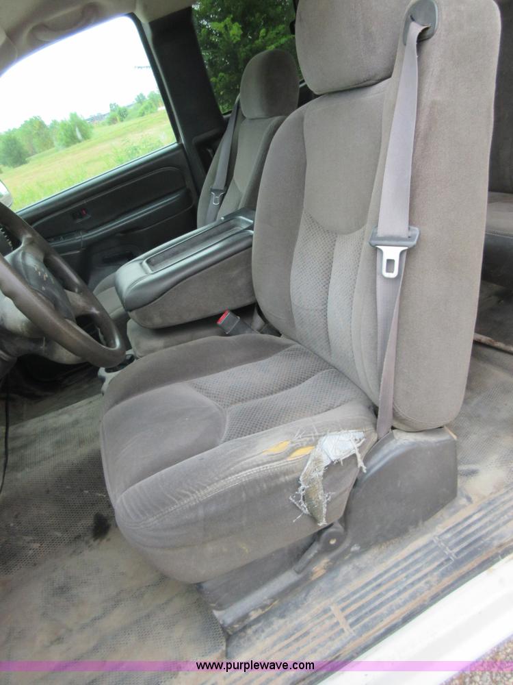 image for item I2044 2007 Chevrolet Silverado Classic 2500HD Ext. Cab pickup truck