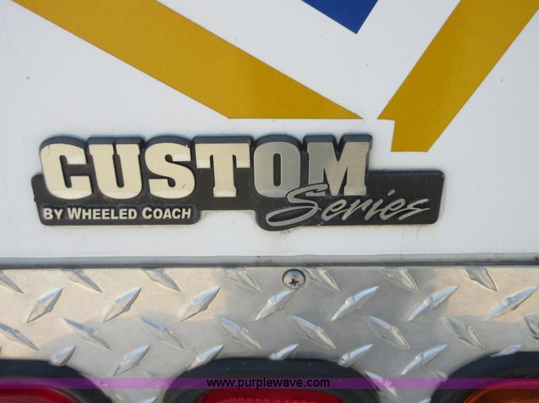 image for item I2054 2002 Ford 801 ambulance