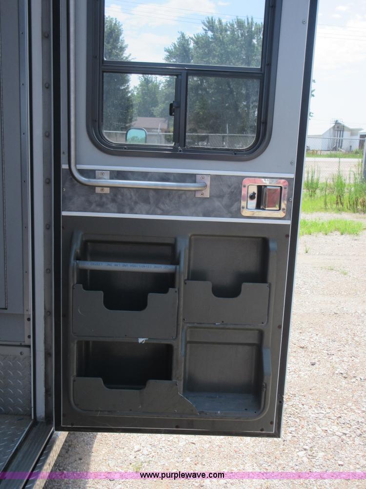image for item I2054 2002 Ford 801 ambulance