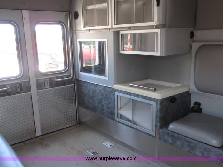 image for item I2054 2002 Ford 801 ambulance