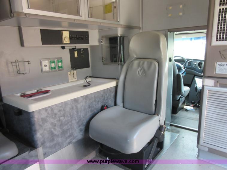 image for item I2054 2002 Ford 801 ambulance