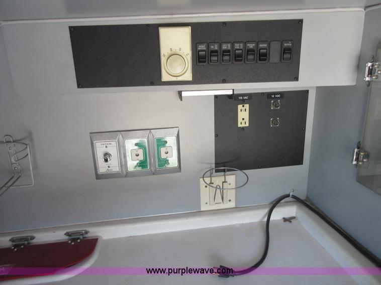 image for item I2054 2002 Ford 801 ambulance