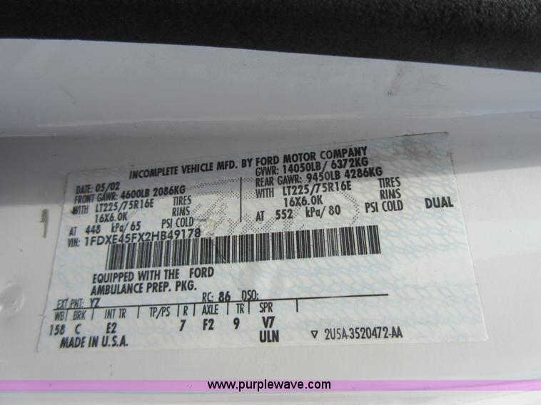 image for item I2054 2002 Ford 801 ambulance