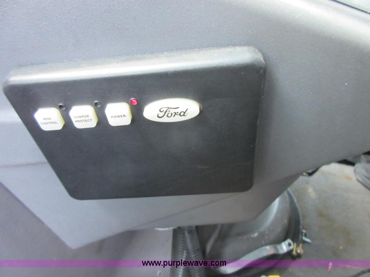 image for item I2054 2002 Ford 801 ambulance