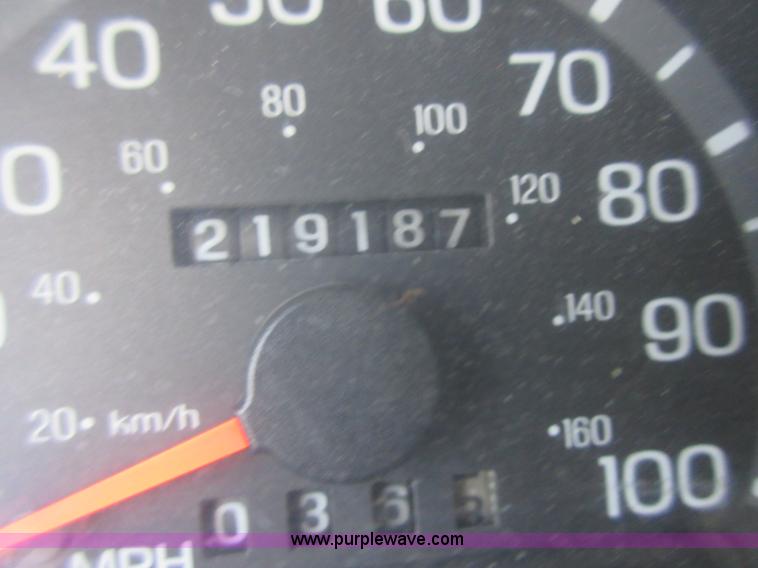 image for item I2054 2002 Ford 801 ambulance