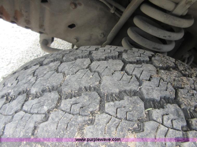 image for item I2055 1998 Ford Econoline E350 ambulance