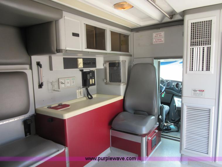 image for item I2055 1998 Ford Econoline E350 ambulance